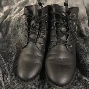 Black cargo boots size 9